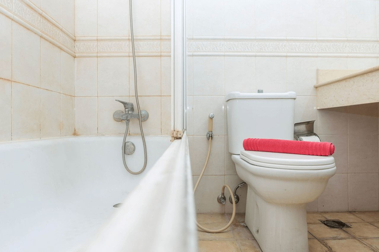Bathroom 5, Fully Furnished and Comfortable 2BR Ambassador 2 Apartment By Travelio, Jakarta Selatan