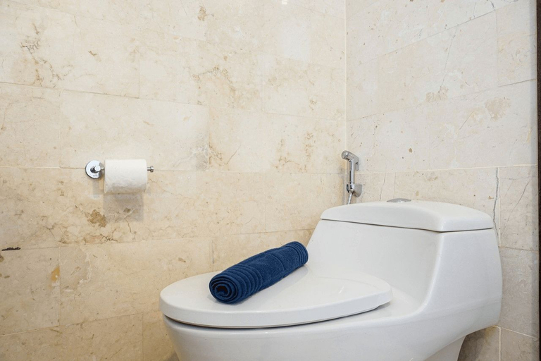 Bathroom 5, Cozy 2BR at Empyreal Epicentrum Apartment By Travelio, Jakarta Selatan