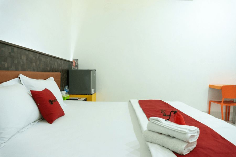 RedDoorz Plus @ Ende City Center, Ende