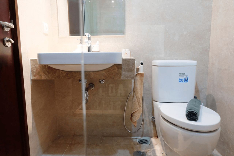 Bathroom 5, Comfy Studio Menteng Park Apartment By Travelio, Jakarta Pusat