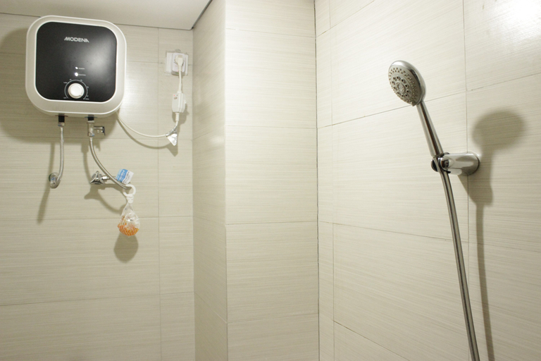 Bathroom 5, Spacious Studio Room at Gateway Pasteur Apartment near Exit Toll Pasteur By Travelio, Bandung