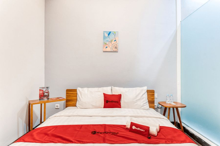 RedDoorz Plus near Taman Ismail Marzuki, Central Jakarta