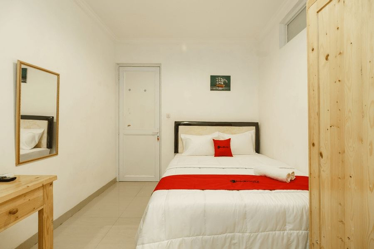 RedDoorz Syariah Plus near Pancoran 2, South Jakarta