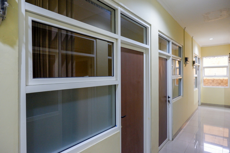 Exterior & Views 5, RedDoorz @ Jalan Bali Cilacap, Cilacap