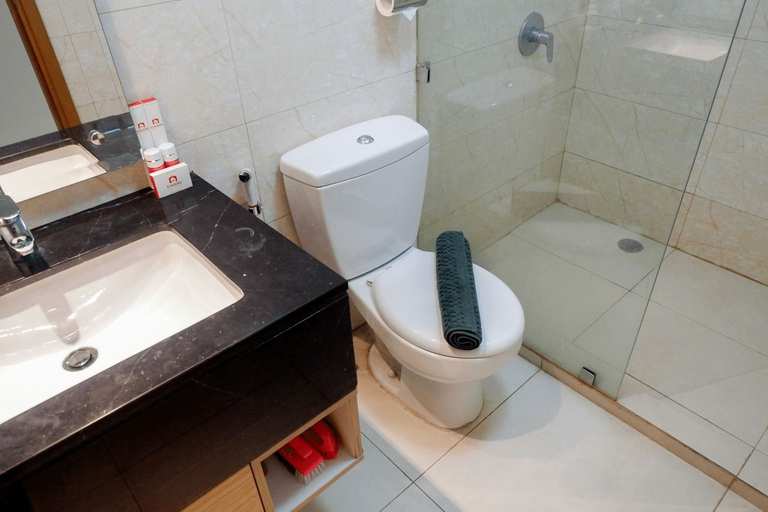 Bathroom, Spacious 2BR The Mansion Apartment Kemayoran By Travelio, Jakarta Utara