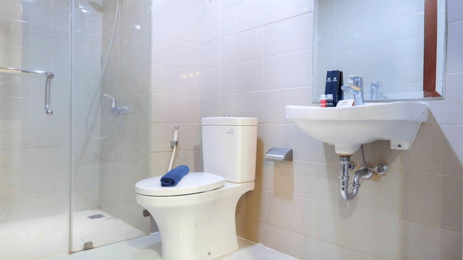Bathroom 5, Exclusive 2BR Springhill Terrace Residences By Travelio, Central Jakarta