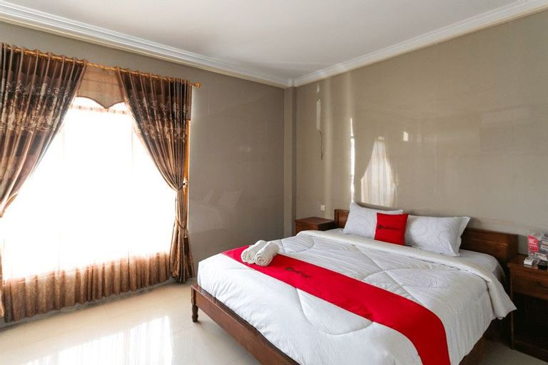 Bedroom 2, RedDoorz near Parangtritis Beach, Bantul