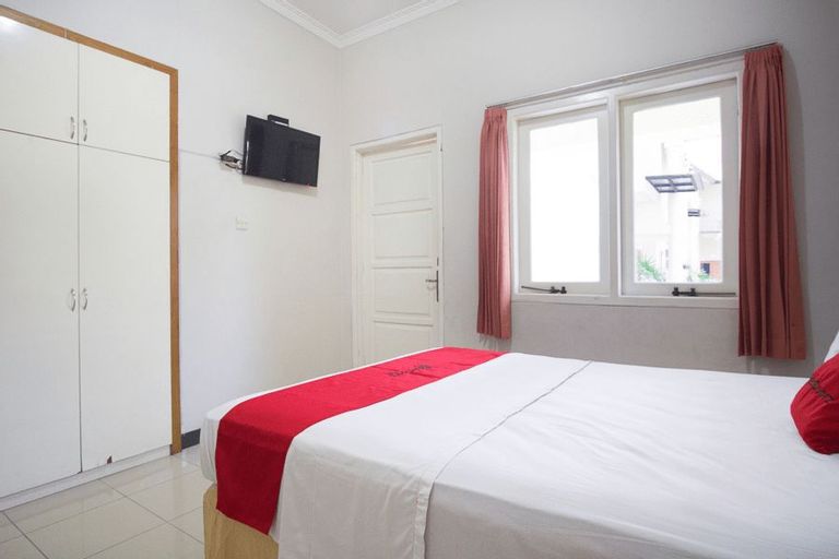 RedDoorz near Rumah Sakit Baptis Kediri, Kediri
