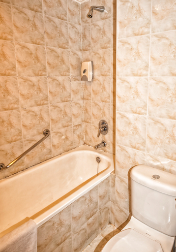 Bathroom 10
