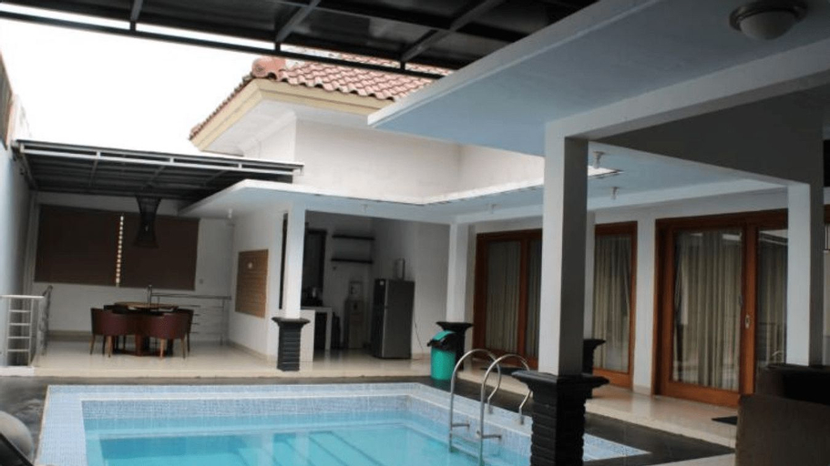 Villa Sutan Raja Kuningan, Kuningan