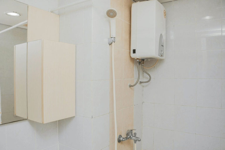 Bathroom 5, Comfortable 2BR Apartment at Taman Melati Margonda By Travelio, Depok