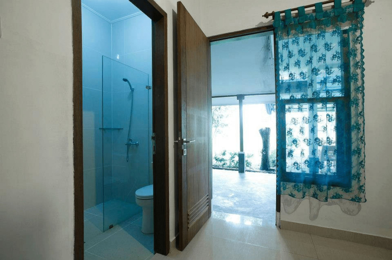 Bathroom 5, Ronia Mountain Villa Lembang, Bandung