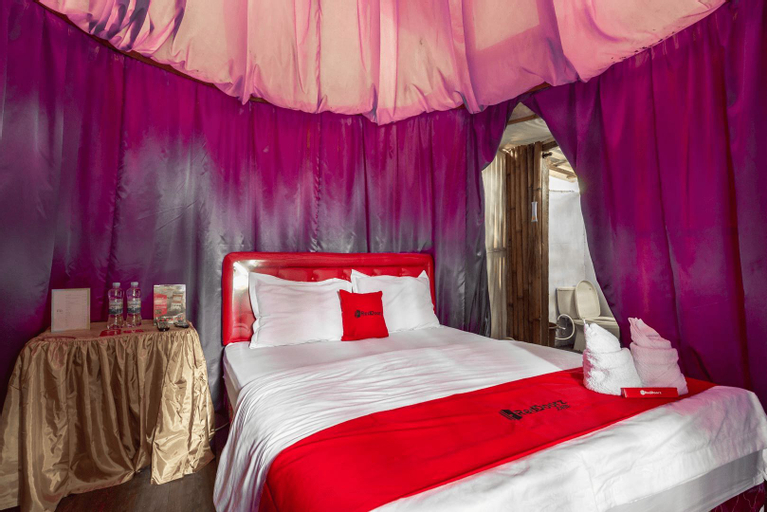 Bedroom 5, RedDoorz @ Apache Camp, Malang