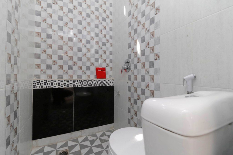 Bedroom 4, RedDoorz Plus near RS Royal Prima Medan, Medan