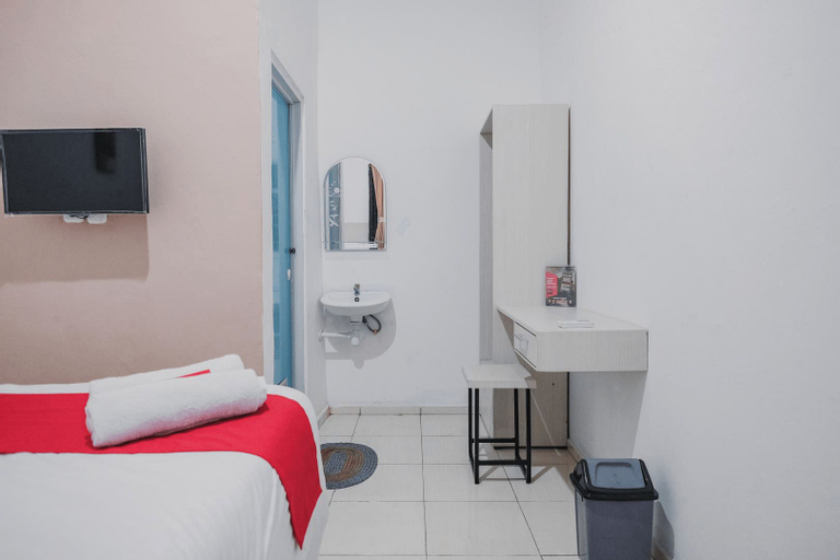 RedDoorz near Jalan Soeprapto Bengkulu, Bengkulu