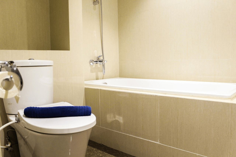 Bathroom 5, Stunning 3BR Apartment at The Branz BSD City By Travelio, Tangerang Selatan