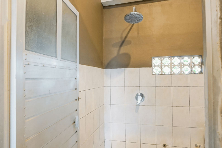 Bathroom 5, Kememai Hostel, Gianyar