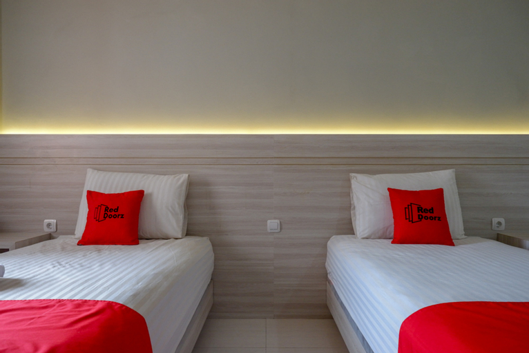 Bedroom 4, RedDoorz Syariah near PRPP Semarang, Semarang