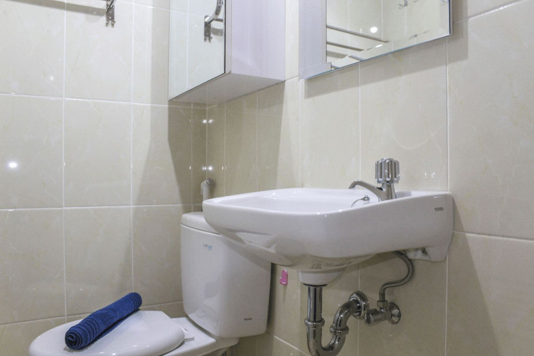 Bathroom 5, Stylish Studio Apartment at Serpong M-Town Residence By Travelio, Tangerang