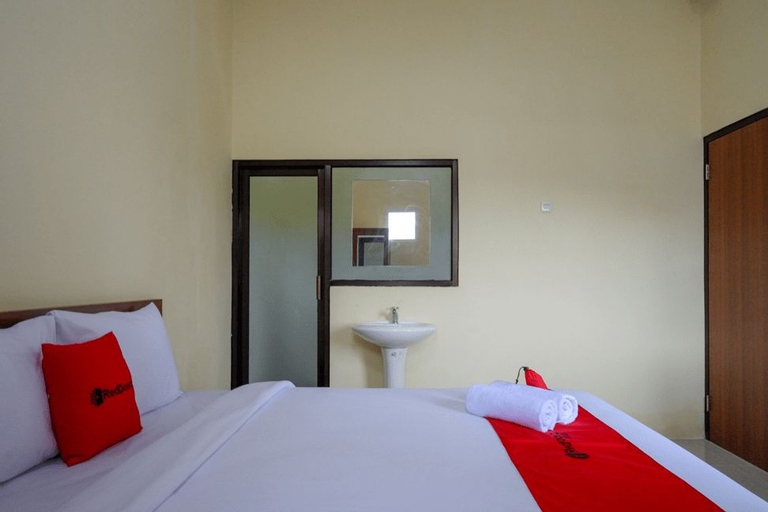 Bedroom 5, RedDoorz near Graha Saba Buana Solo, Solo