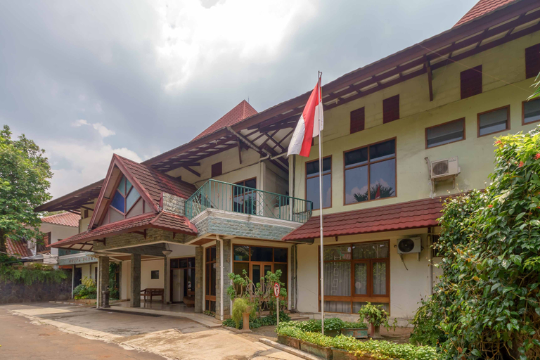Exterior & Views 2, RedDoorz Plus near Kemang Raya, Jakarta Selatan