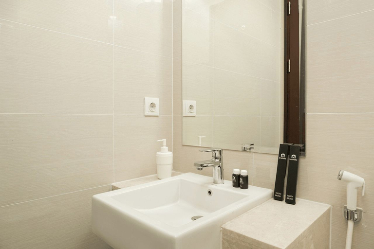 Modern Studio Apartment Puri Mansion By Travelio, West Jakarta