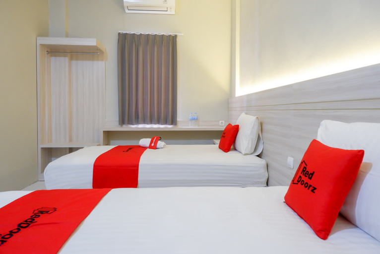 Bedroom 5, RedDoorz Syariah near PRPP Marina Semarang, Semarang