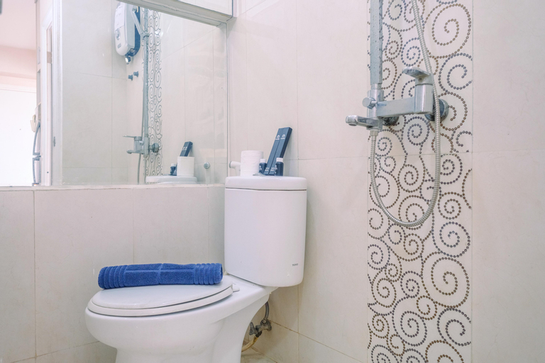 Cozy and Simple 1BR Green Pramuka Apartment near Mall By Travelio, Central Jakarta