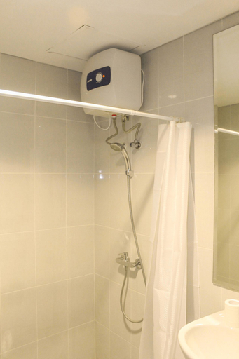 Bathroom 5, Elegant and Modern 1BR Casa De Parco Apartment By Travelio, Tangerang