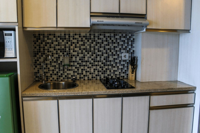 Fully Furnished Studio Apartment at Tamansari The Hive By Travelio, East Jakarta