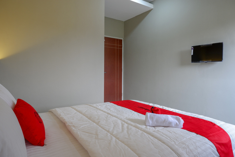Bedroom 5, RedDoorz Syariah near PRPP Marina Semarang, Semarang