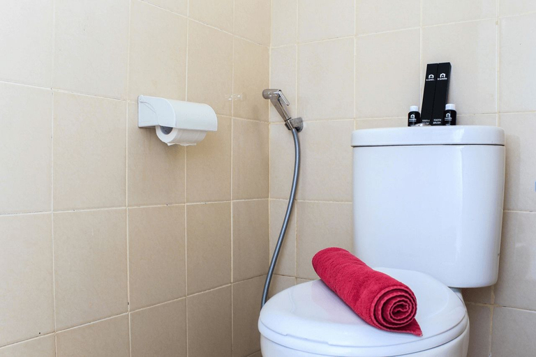 Bathroom 3, Modern 2BR Apartment Puri Park View for 4 Pax By Travelio, West Jakarta