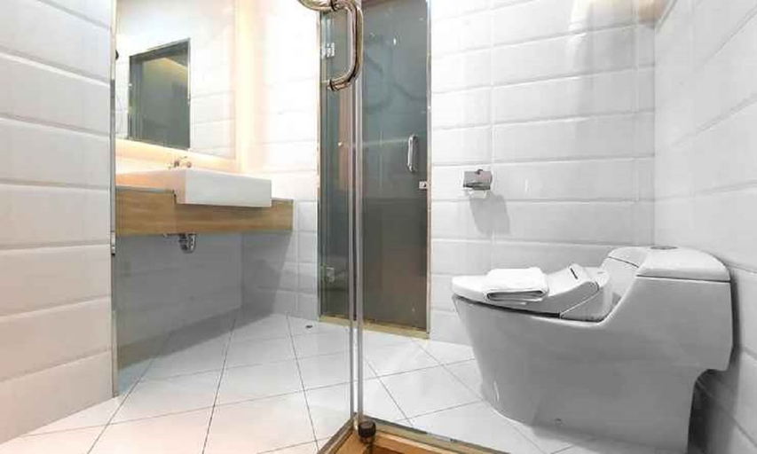 Bathroom 4, Palmy Exclusive Hotel, Berau