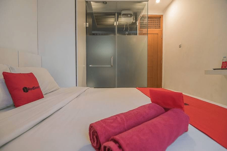 Bedroom 5, RedDoorz Plus near Parahyangan University, Bandung