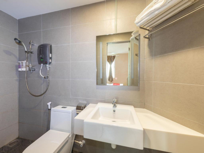 Bathroom 7