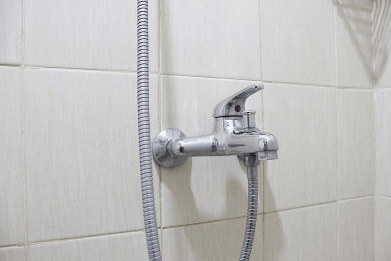Bathroom 5, Chic Studio Apartment at Harvard Jatinangor By Travelio, Sumedang