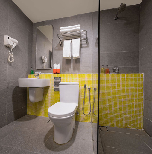 Bathroom 4, Travelodge Georgetown Penang, Pulau Penang