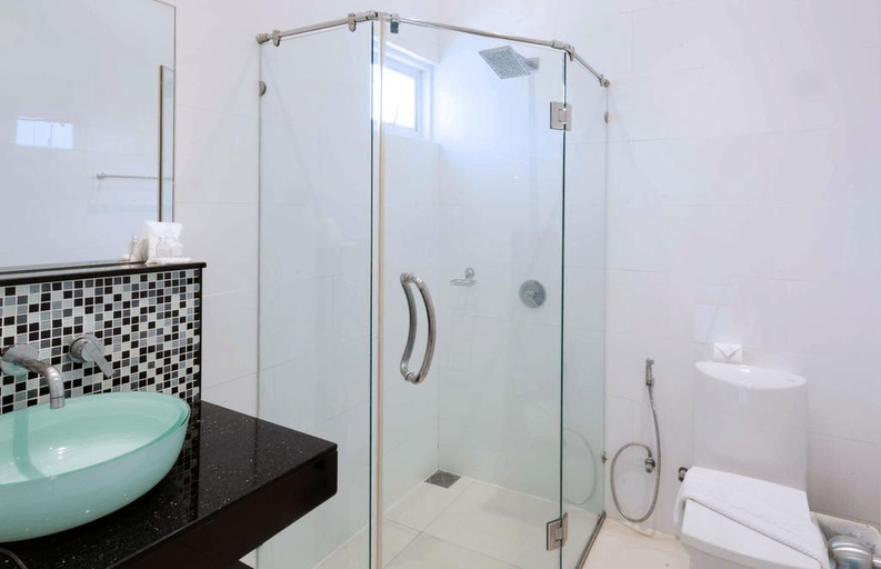 Bathroom 4, Sunset Plaza by RESAVA, Pulau Phuket