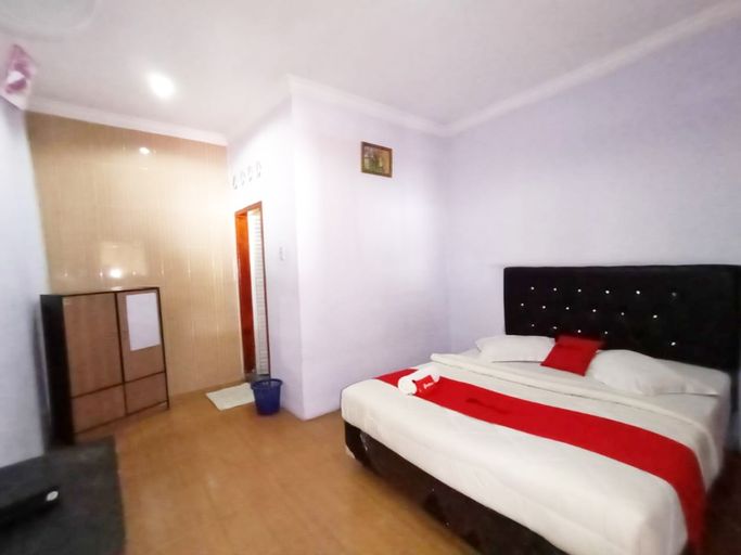 RedDoorz near Danau Toba Parapat, Simalungun