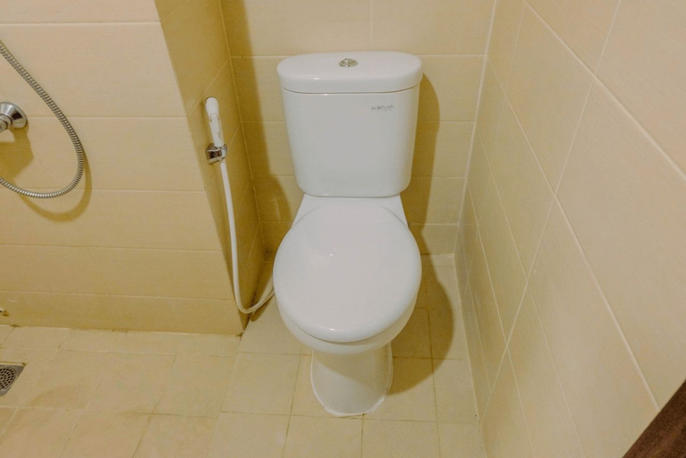 Bathroom 5, Minimalist and Simple 1BR at Saveria Apartment By Travelio, Tangerang