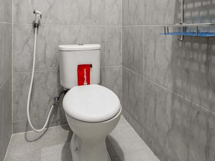 Bathroom 5, RedDoorz @ Jemursari Surabaya 2, Surabaya
