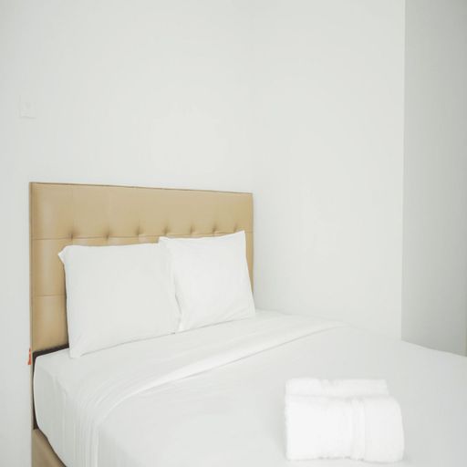 Bedroom 1, Minimalist 2BR at Emerald Bintaro Apartment By Travelio, Tangerang Selatan