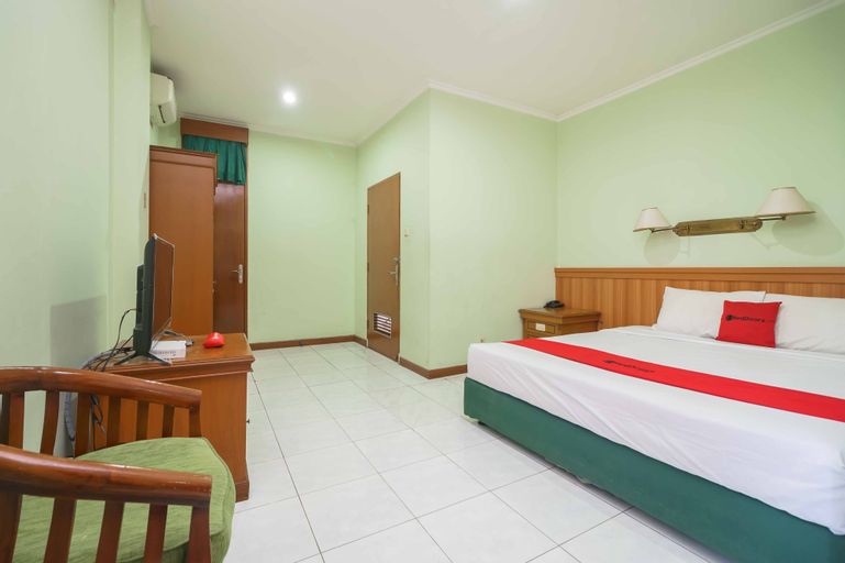 RedDoorz Plus near Kemang Raya, Jakarta Selatan