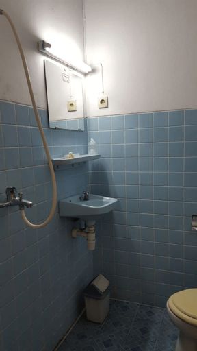 Bathroom 17