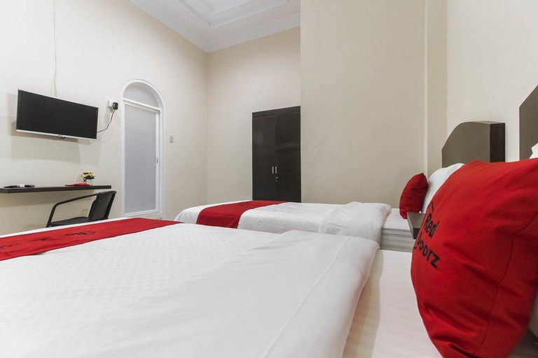 RedDoorz near Grand Palladium, Medan