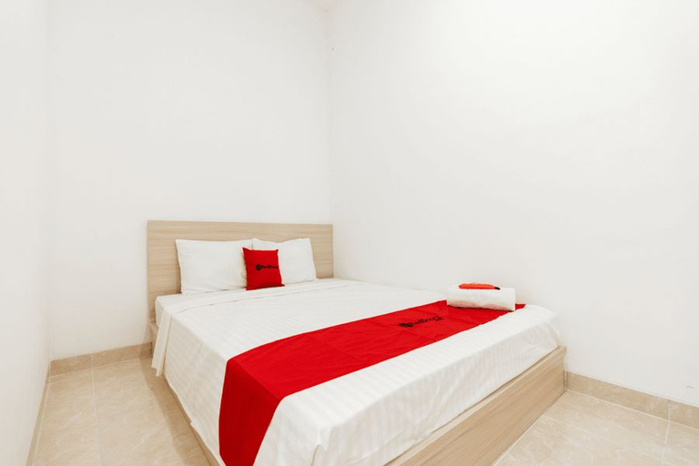 Bedroom 5, RedDoorz @ Graha Cemerlang Maros, Maros