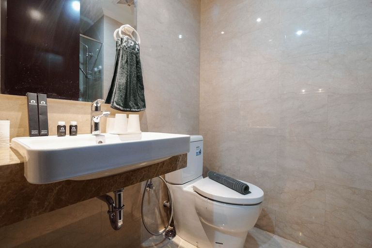 Bathroom 4, Simply Furnished Studio @ Menteng Park Apartment By Travelio, Jakarta Pusat