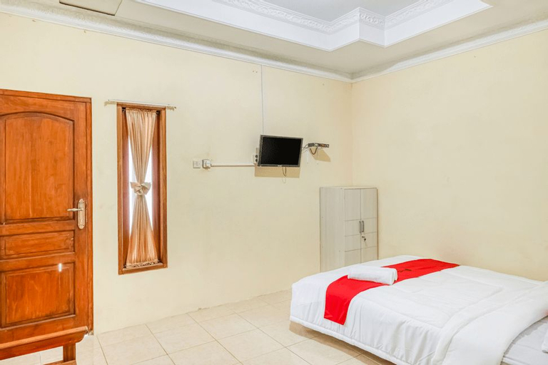 Bedroom 5, RedDoorz near Wisata Pantai Parangtritis, Bantul