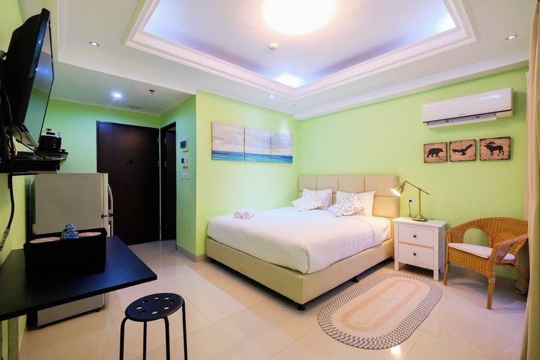 Studio Room Atria Residence Gading Serpong By Travelio, Tangerang
