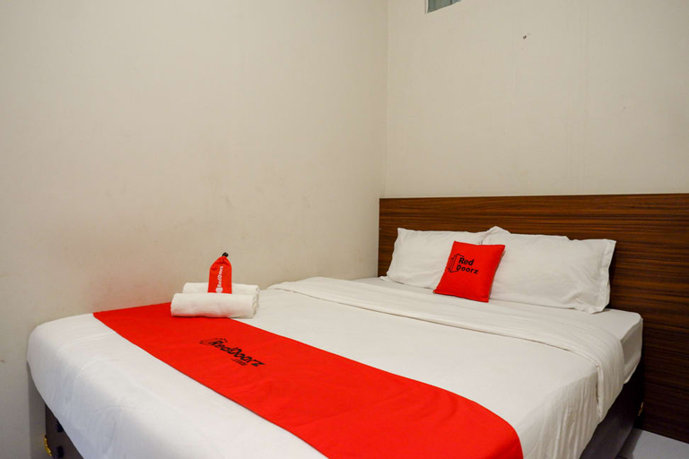 Bedroom 3, RedDoorz near Stasiun Tawang Semarang, Semarang